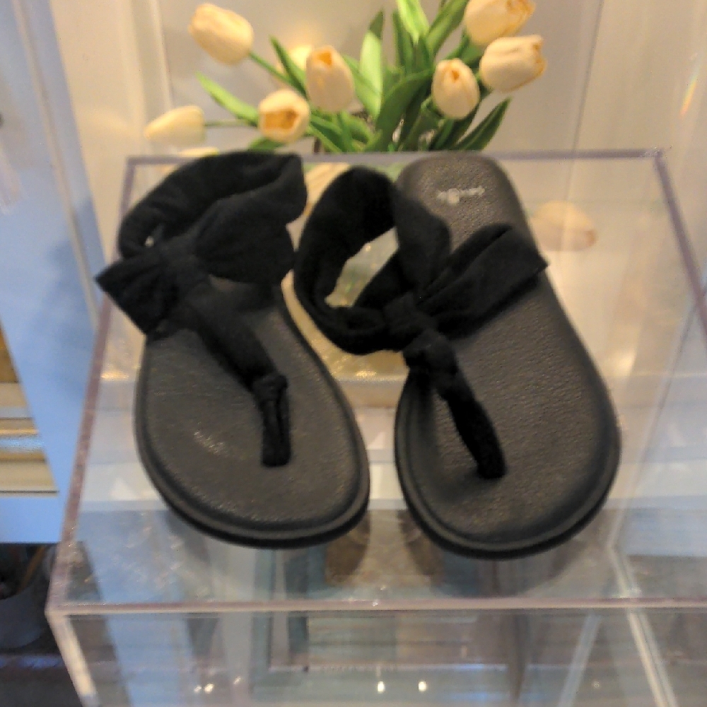 Sanuk  Black Sandals 8 Yoga Summer Staylist